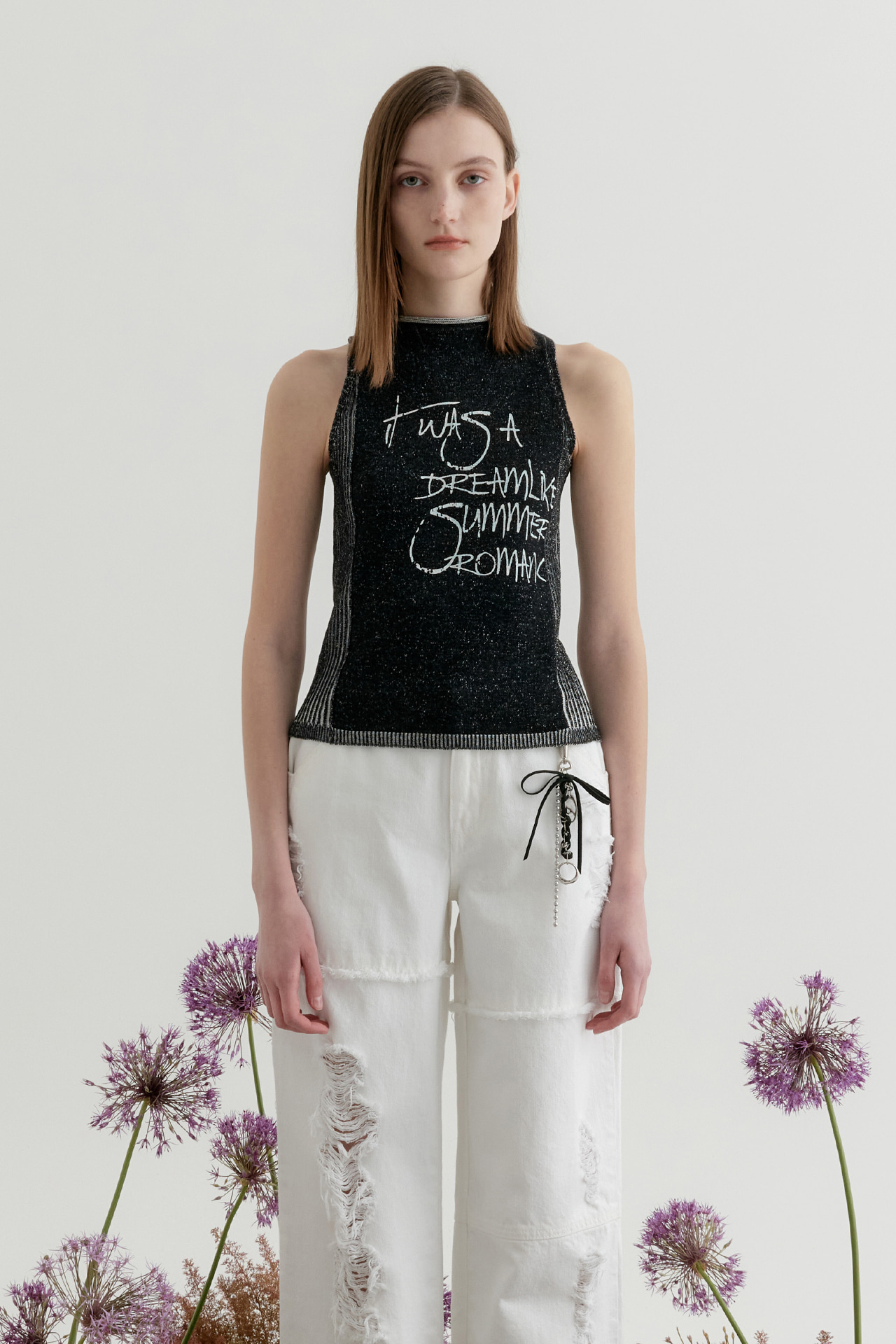TWO TONE LETTERING SLEEVELESS KNIT TOP - BLACK